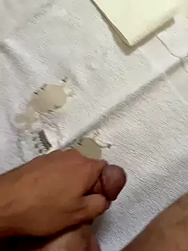 Snapshot of KielerMen chatting on 09.16.25 KielerMen online show from 09.16.25