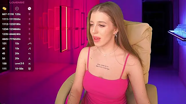 PenellopaRaw online show from 01.17.25