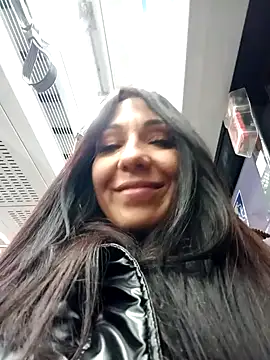 Snapshot of LeticiaWoods chatting on 12.20.24 LeticiaWoods online show from 12.20.24