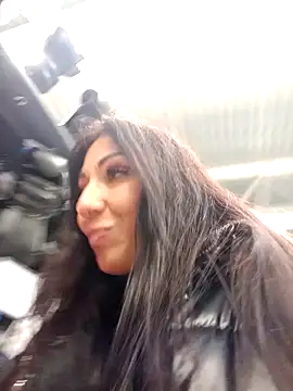 Snapshot of LeticiaWoods chatting on 12.22.24 LeticiaWoods online show from 12.22.24