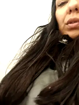 Snapshot of LeticiaWoods chatting on 01.18.25 LeticiaWoods online show from 01.18.25