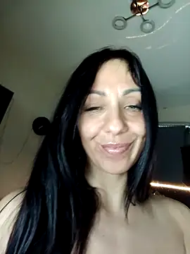 Snapshot of LeticiaWoods chatting on 03.21.25 LeticiaWoods online show from 03.21.25