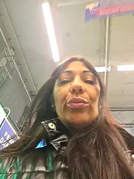 Snapshot of LeticiaWoods chatting on 10.17.25 LeticiaWoods online show from 10.17.25