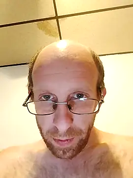 Snapshot of TaylorBlaze chatting on 10.24.25 TaylorBlaze online show from 10.24.25