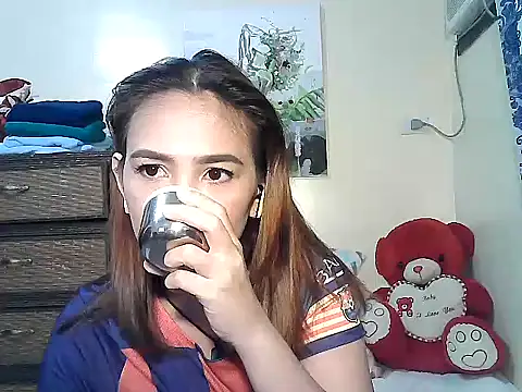 Snapshot of Kisses-13 chatting on 11.18.25 Kisses-13 online show from 11.18.25