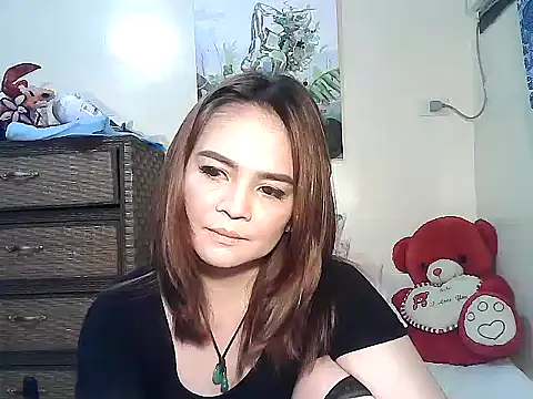 Snapshot of Kisses-13 chatting on 11.29.25 Kisses-13 online show from 11.29.25