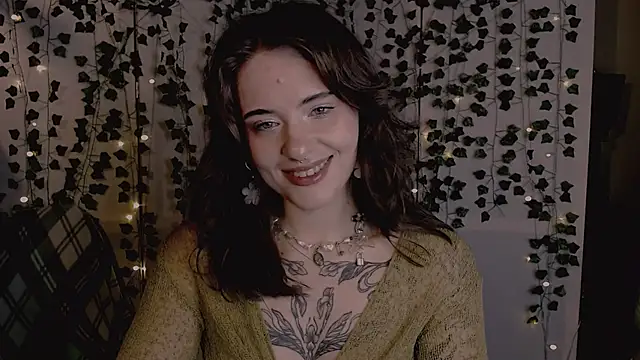 Snapshot of risha_laas chatting on 11.15.25 risha laas online show from 11.15.25