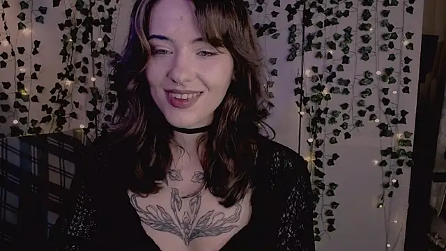 Snapshot of risha_laas chatting on 11.19.25 risha laas online show from 11.19.25