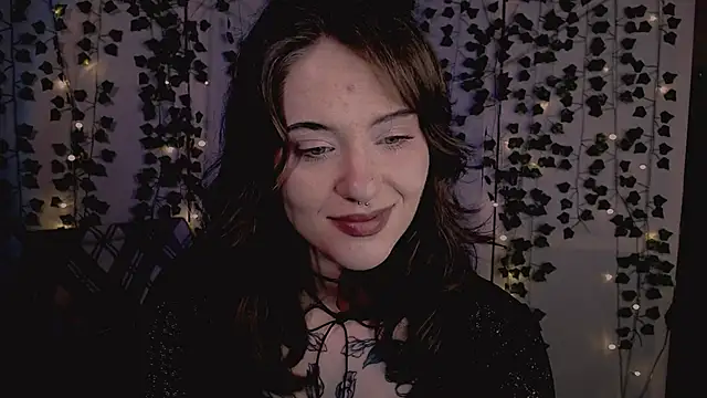 Snapshot of risha_laas chatting on 11.22.25 risha laas online show from 11.22.25