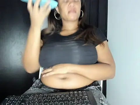 Snapshot of ashanty_1012 chatting on 01.16.25 ashanty 1012 online show from 01.16.25