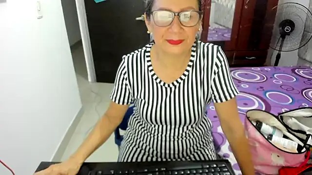 Snapshot of jademartin_ chatting on 01.29.25 jademartin online show from 01.29.25