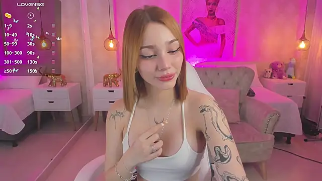 Snapshot of LITTLE-VIVI chatting on 02.24.25 LITTLE-VIVI online show from 02.24.25