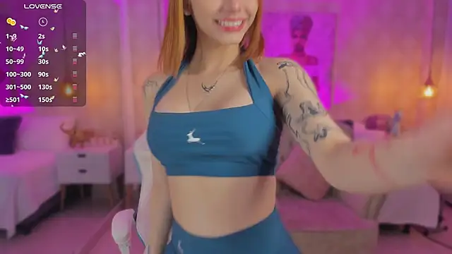 Snapshot of LITTLE-VIVI chatting on 03.10.25 LITTLE-VIVI online show from 03.10.25