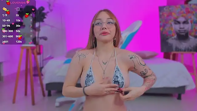 Snapshot of LITTLE-VIVI chatting on 11.14.25 LITTLE-VIVI online show from 11.14.25