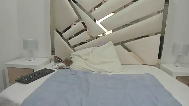 Snapshot of Naughty__Mom chatting on 03.07.25 Naughty Mom online show from 03.07.25