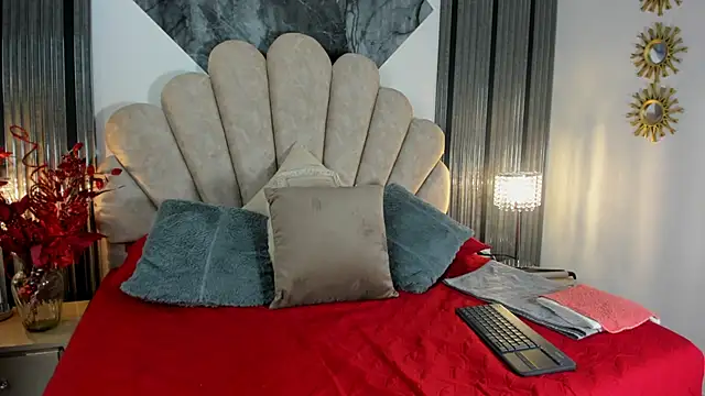 Snapshot of Naughty__Mom chatting on 01.13.26 Naughty Mom online show from 01.13.26