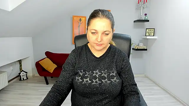 LollaGirl online show from 11.26.25