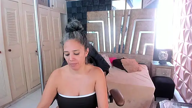 cute sassy online show from 11.22.25