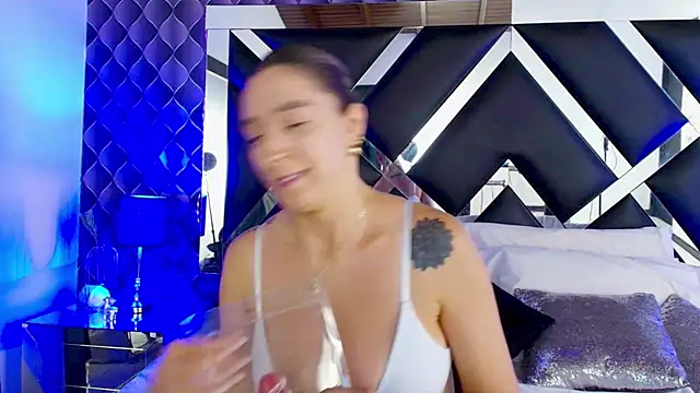 victoriaa lee  online show from 03.19.25