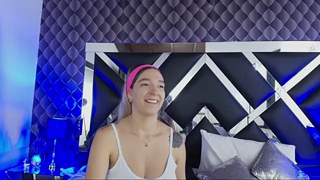 victoriaa lee  online show from 03.20.25