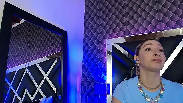 victoriaa lee  online show from 11.21.25