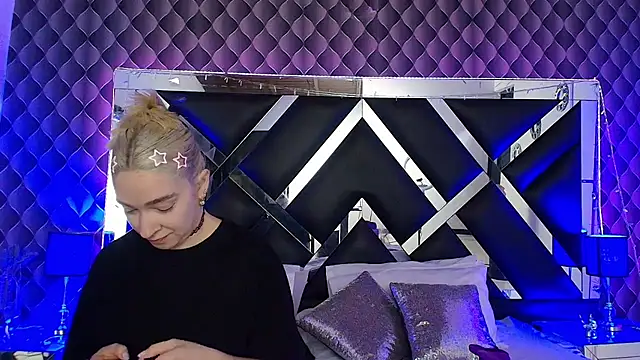 victoriaa lee  online show from 02.16.26