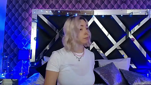 victoriaa lee  online show from 04.25.26