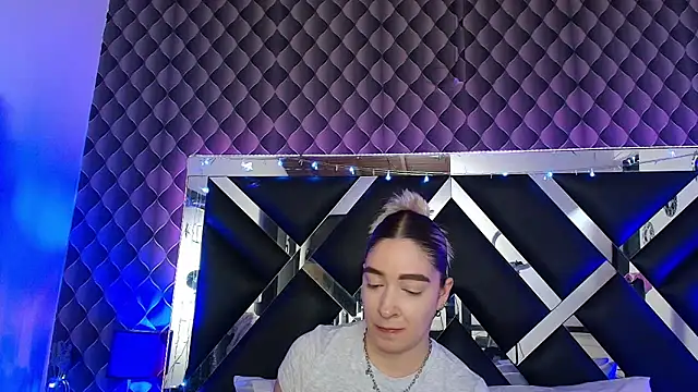 Snapshot of victoriaa_lee_ chatting on 06.19.26 victoriaa lee online show from 06.19.26