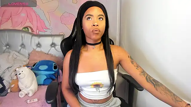 Snapshot of Mia_damm chatting on 11.05.25 Mia damm online show from 11.05.25