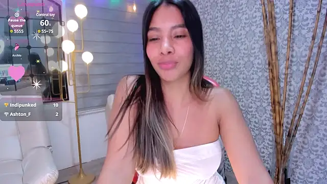 Snapshot of RenataReyes chatting on 12.18.24 RenataReyes online show from 12.18.24