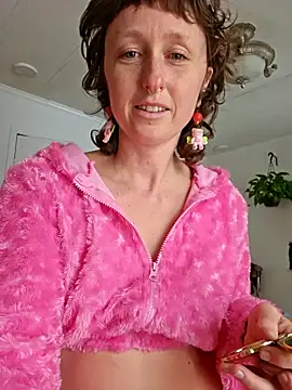 Snapshot of mossy_kiss chatting on 01.31.26 mossy kiss online show from 01.31.26