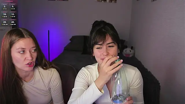 Snapshot of Mari___Anna chatting on 10.24.25 Mari Anna online show from 10.24.25