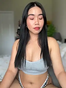 Snapshot of JazzieXo chatting on 12.05.24 JazzieXo online show from 12.05.24