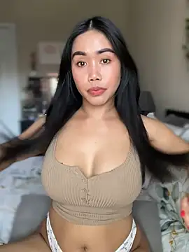 Snapshot of JazzieXo chatting on 12.10.24 JazzieXo online show from 12.10.24