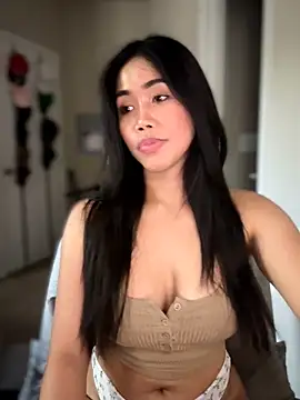 Snapshot of JazzieXo chatting on 10.16.25 JazzieXo online show from 10.16.25