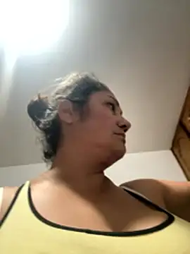 Snapshot of gabiTetas chatting on 11.21.25 gabiTetas online show from 11.21.25