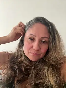 Snapshot of gabiTetas chatting on 03.10.26 gabiTetas online show from 03.10.26