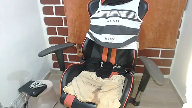 Snapshot of Valentina_lara01 chatting on 12.03.24 Valentina lara01 online show from 12.03.24