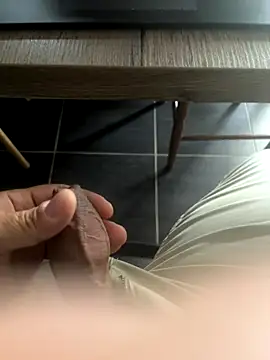 Snapshot of mattexhibe chatting on 09.08.25 mattexhibe online show from 09.08.25