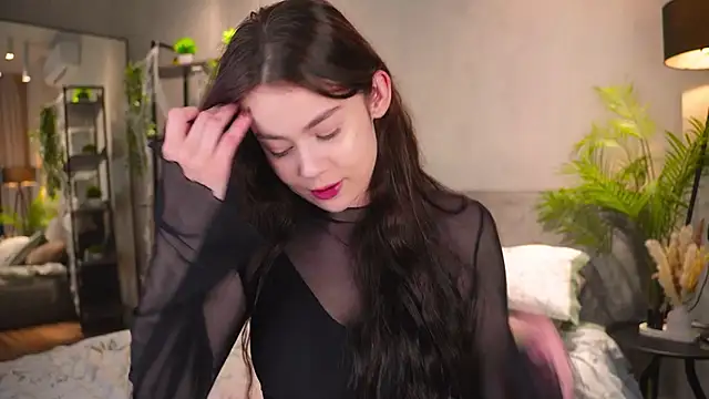 AuroraMari online show from 11.12.25