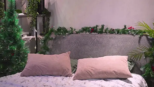 AuroraMari online show from 12.19.25