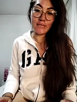 Snapshot of katha_steele_ chatting on 01.14.25 katha steele online show from 01.14.25