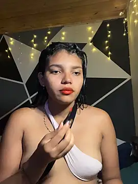 Snapshot of emilyharber chatting on 09.20.25 emilyharber online show from 09.20.25