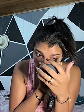 Snapshot of emilyharber chatting on 09.25.25 emilyharber online show from 09.25.25