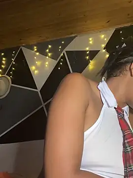 Snapshot of emilyharber chatting on 09.29.25 emilyharber online show from 09.29.25