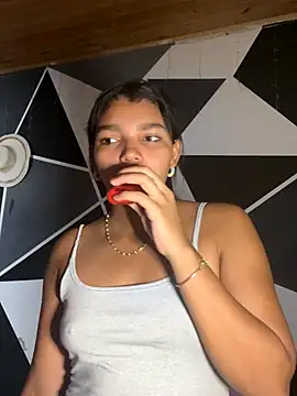 Snapshot of emilyharber chatting on 10.07.25 emilyharber online show from 10.07.25