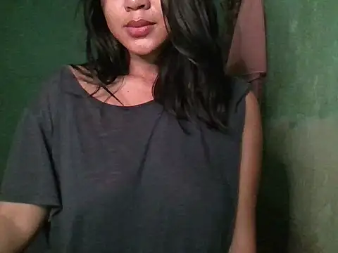 Snapshot of _smiling4u_ chatting on 10.21.25 smiling4u online show from 10.21.25