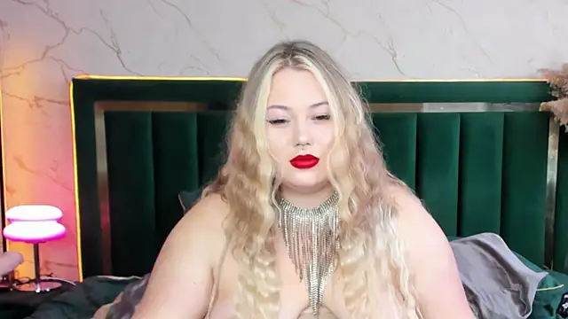 Snapshot of rosal1a chatting on 10.01.25 rosal1a online show from 10.01.25