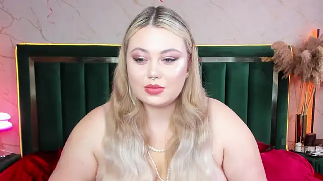 Snapshot of rosal1a chatting on 10.21.25 rosal1a online show from 10.21.25