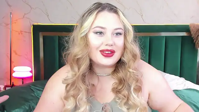 Snapshot of rosal1a chatting on 11.19.25 rosal1a online show from 11.19.25